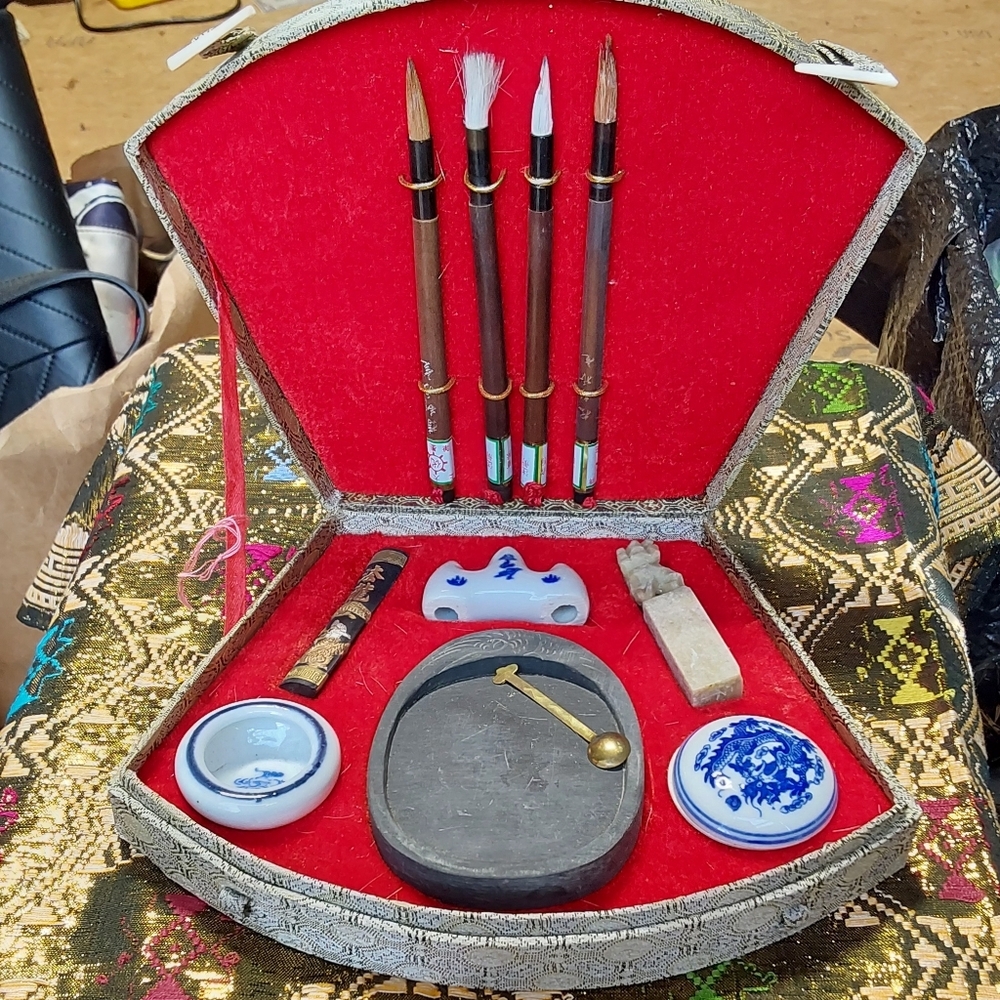 Elegant Red and Gold Calligraphy Set